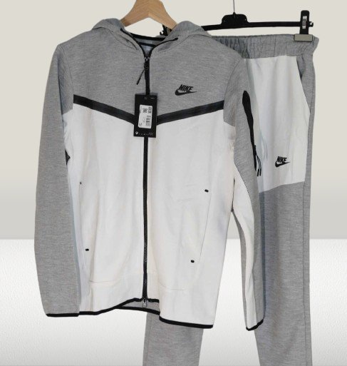 Trening Tech Fleece cu logo Nike vizibil